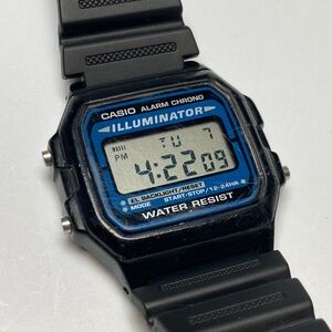 Casio vintage F-105 digital watch, working battery, light works, alarm, chrono